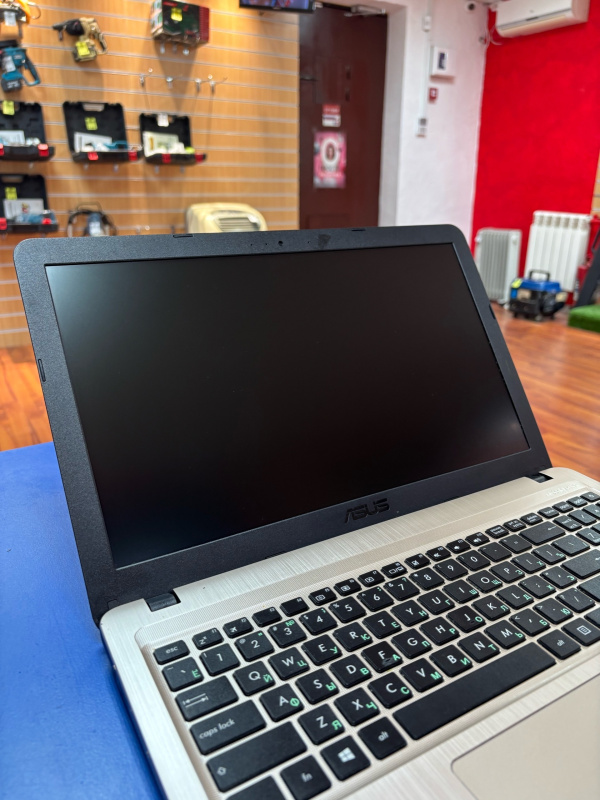 Ноутбук ASUS D540N